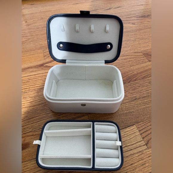 Double layer travel jewelry box organizer - Picture 3 of 5